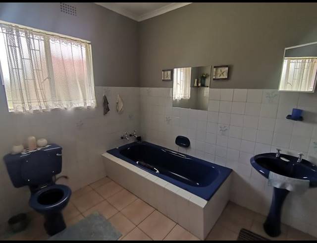 4 BEDROOM HOUSE FOR SALE IN VANDERBIJLPARK SE 3